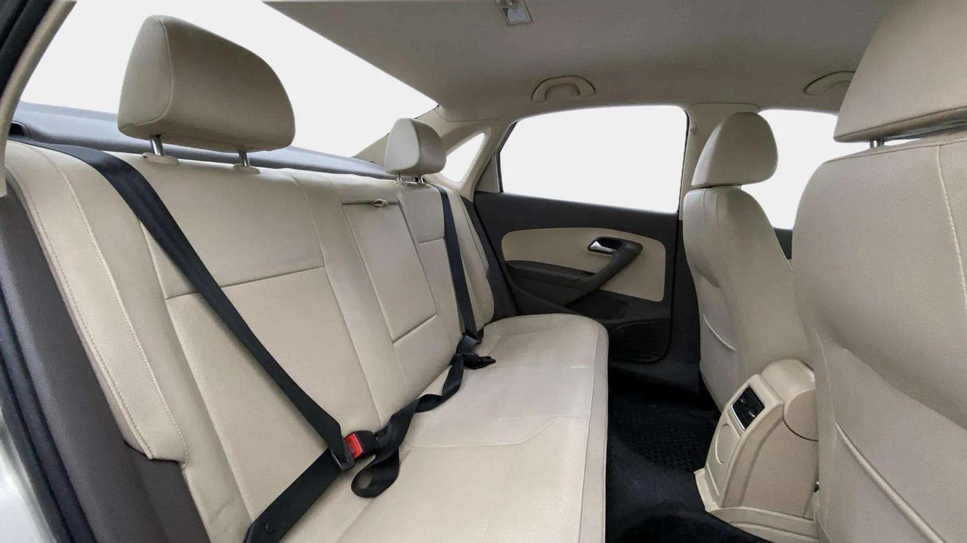 2013 Volkswagen Vento HIGHLINE 1.6 MPI, Petrol, Manual, 47,627 km, Right Side Rear Door Cabin