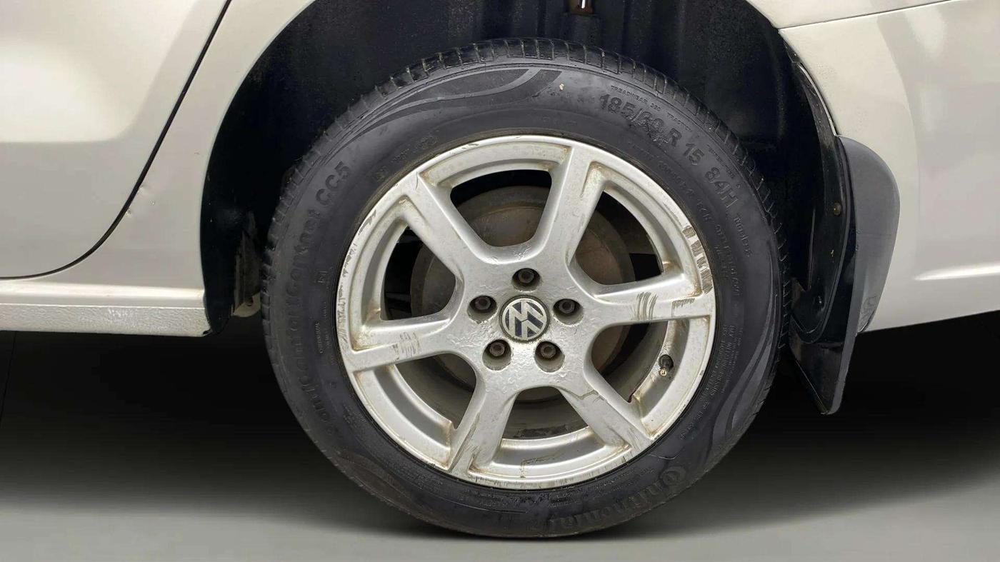 2013 Volkswagen Vento HIGHLINE 1.6 MPI, Petrol, Manual, 47,627 km, Left Rear Wheel