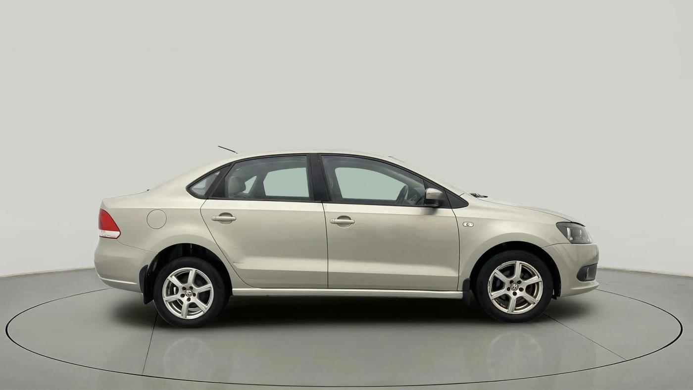 2013 Volkswagen Vento HIGHLINE 1.6 MPI, Petrol, Manual, 47,627 km, Right Side View