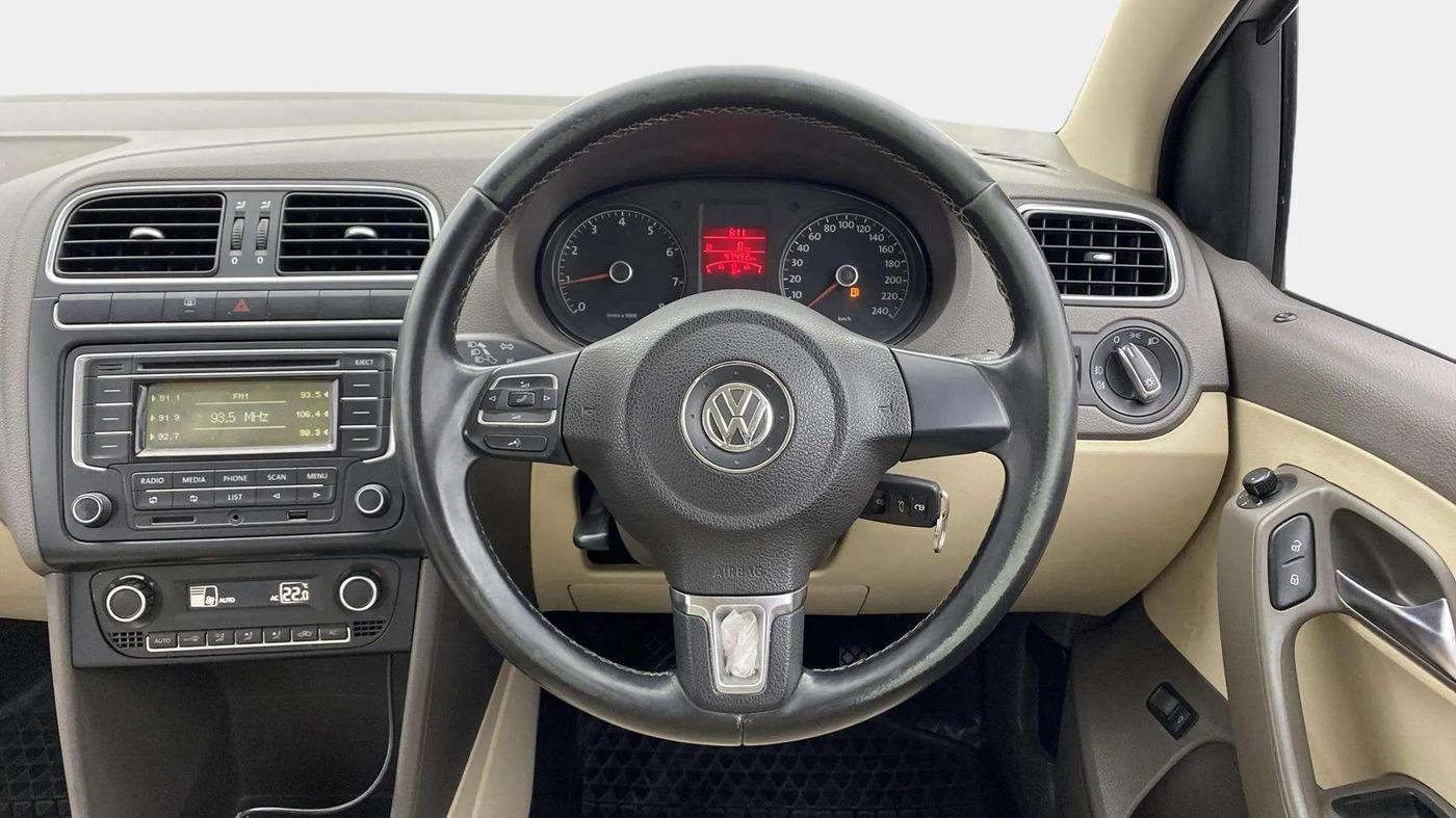 2013 Volkswagen Vento HIGHLINE 1.6 MPI, Petrol, Manual, 47,627 km, Steering Wheel Close Up