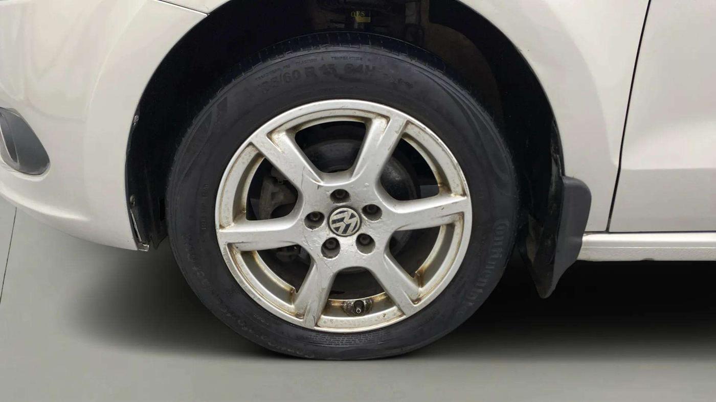 2013 Volkswagen Vento HIGHLINE 1.6 MPI, Petrol, Manual, 47,627 km, Left Front Wheel