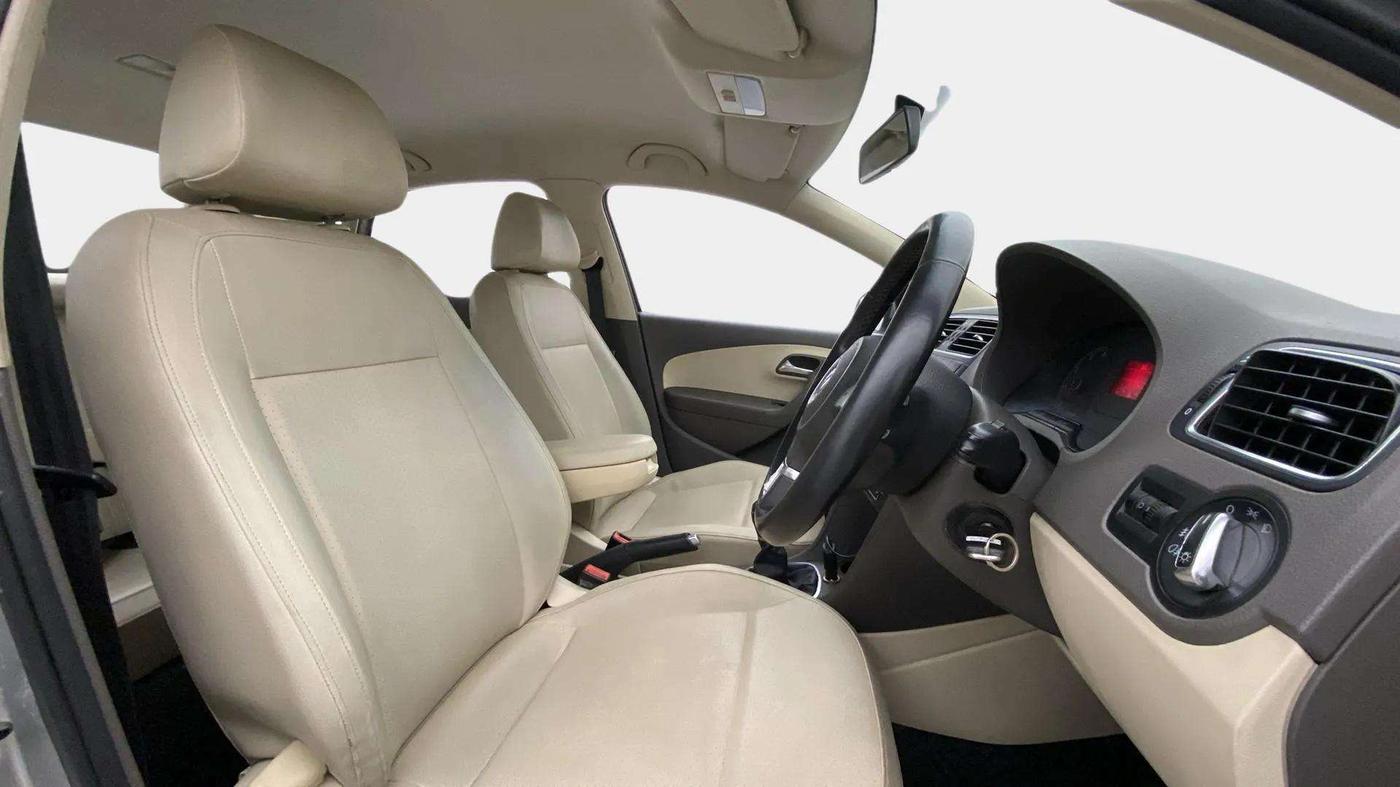 2013 Volkswagen Vento HIGHLINE 1.6 MPI, Petrol, Manual, 47,627 km, Right Side Front Door Cabin