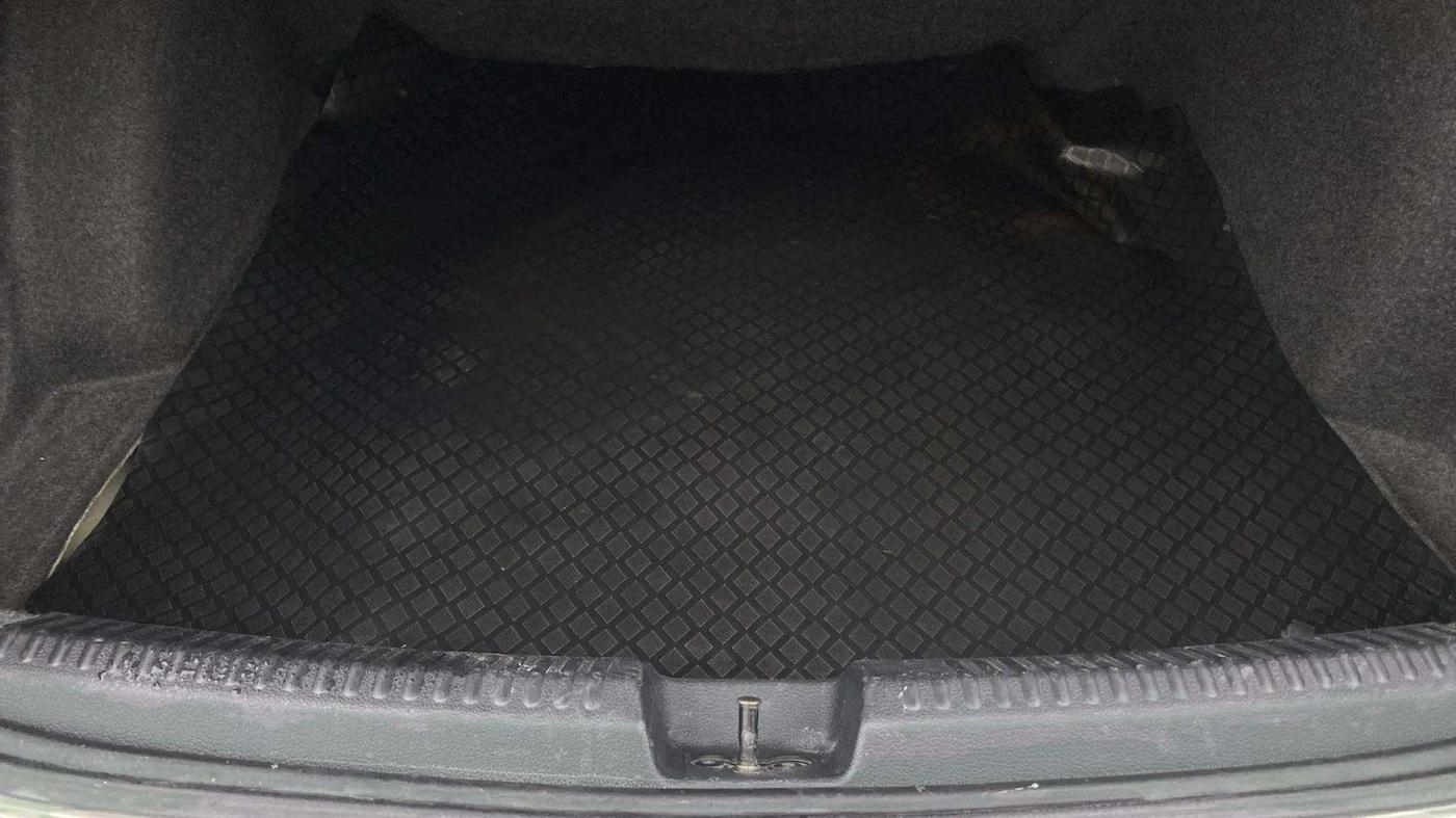 2013 Volkswagen Vento HIGHLINE 1.6 MPI, Petrol, Manual, 47,627 km, Boot Inside
