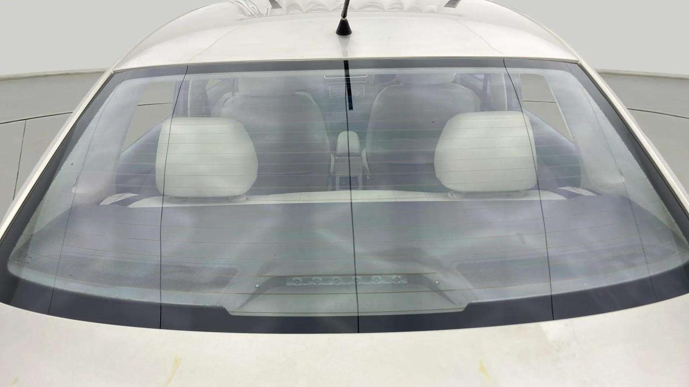 2013 Volkswagen Vento HIGHLINE 1.6 MPI, Petrol, Manual, 47,627 km, Rear Windshield