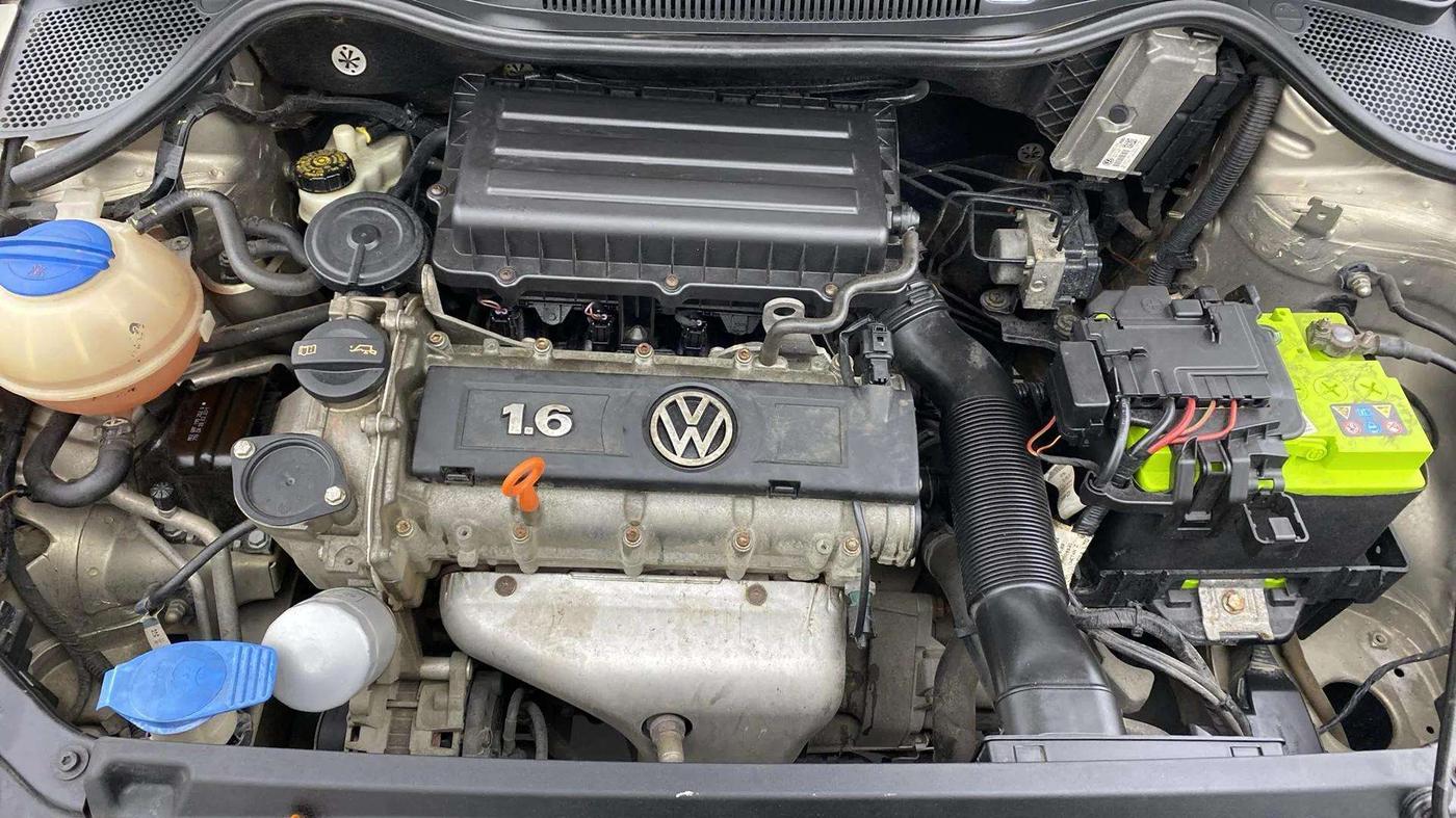 2013 Volkswagen Vento HIGHLINE 1.6 MPI, Petrol, Manual, 47,627 km, Engine View