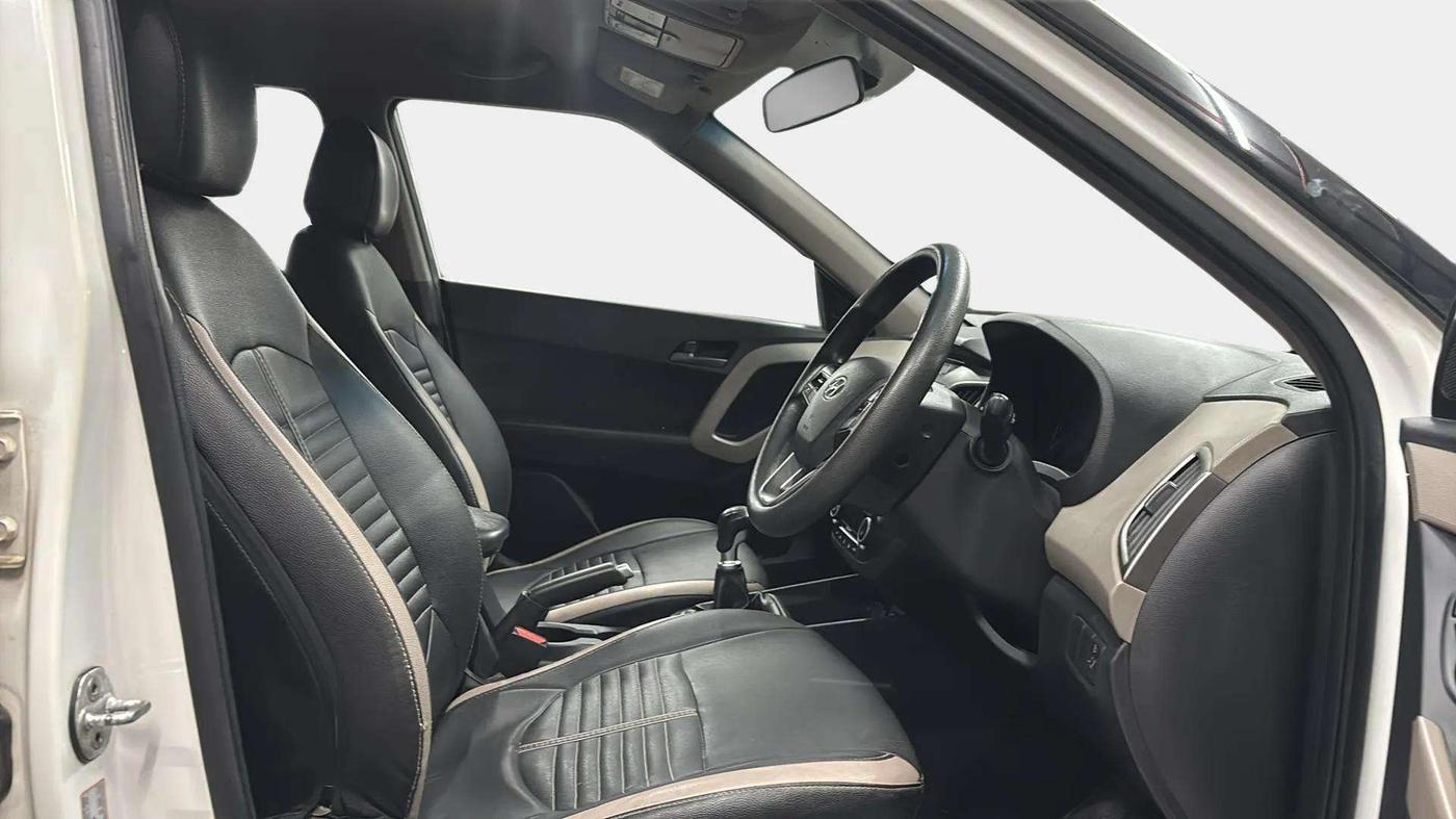 2016 Hyundai Creta SX PLUS 1.6 PETROL, Petrol, Manual, 44,854 km, Right Side Rear Door Cabin