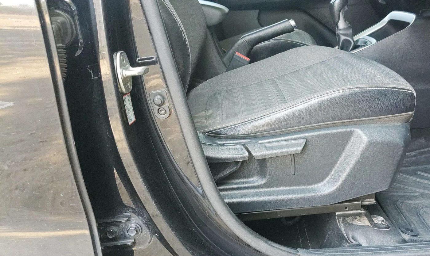 2022 KIA SONET HTK PLUS 1.5, Diesel, Manual, 89,014 km, Driver Side Adjustment Panel