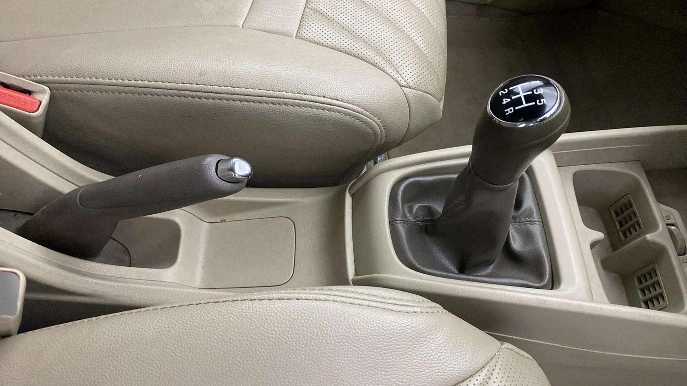 2019 Maruti Ertiga ZXI+ SHVS, Petrol, Manual, 62,748 km, Gear Lever