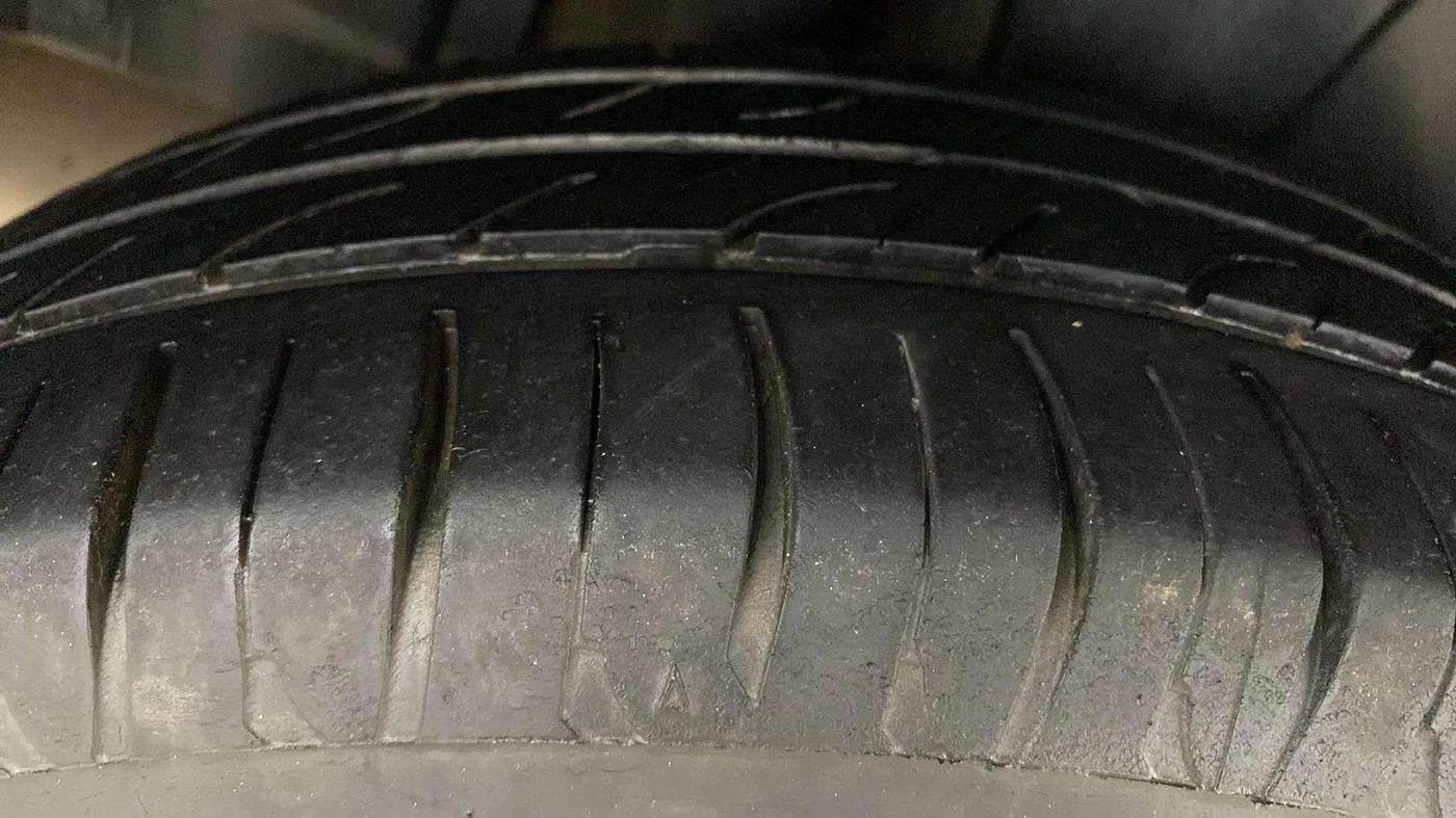 2019 Maruti Ertiga ZXI+ SHVS, Petrol, Manual, 62,748 km, Right Rear Tyre Tread