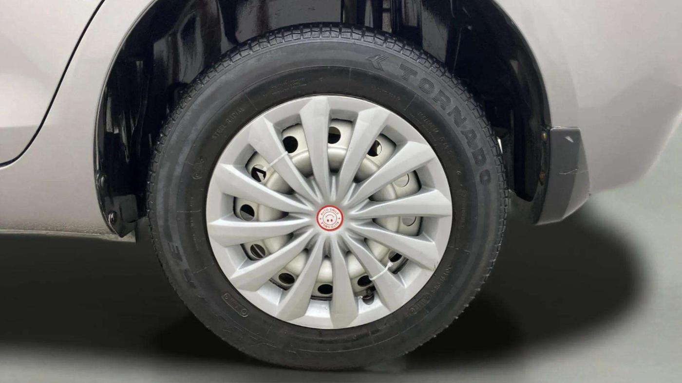 2013 Maruti Swift Dzire LXI, Petrol, Manual, 48,116 km, Left Rear Wheel