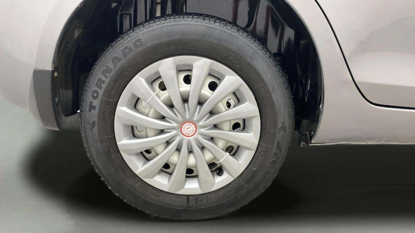 2013 Maruti Swift Dzire LXI, Petrol, Manual, 48,116 km, Right Rear Wheel