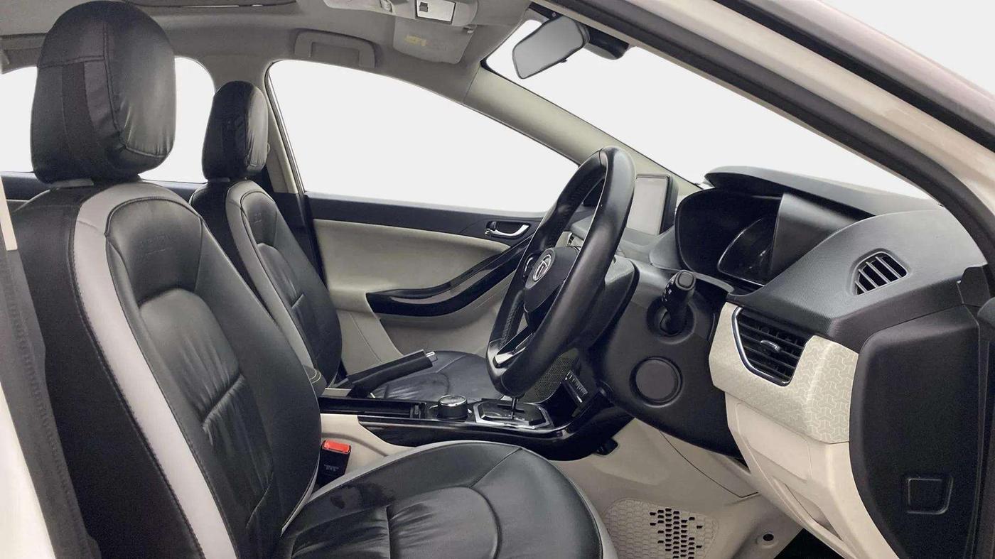 2020 Tata NEXON XZA PLUS SUNROOF PETROL, Petrol, Automatic, 34,634 km, Right Side Front Door Cabin