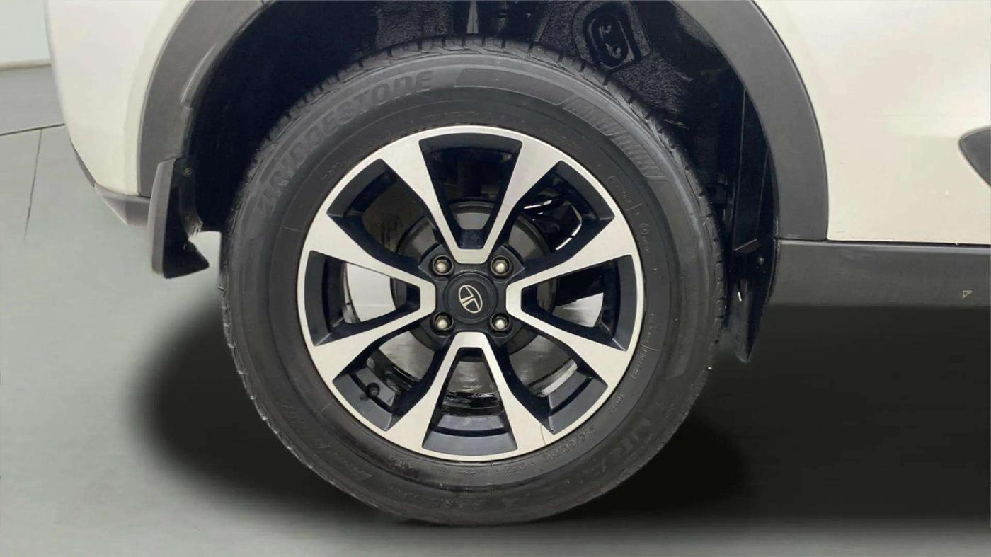 2020 Tata NEXON XZA PLUS SUNROOF PETROL, Petrol, Automatic, 34,634 km, Right Rear Wheel
