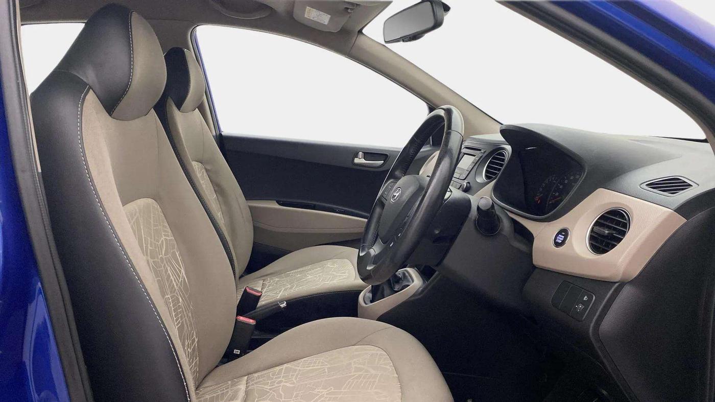 2015 Hyundai Xcent SX 1.2 (O), Petrol, Manual, 87,930 km, Right Side Front Door Cabin