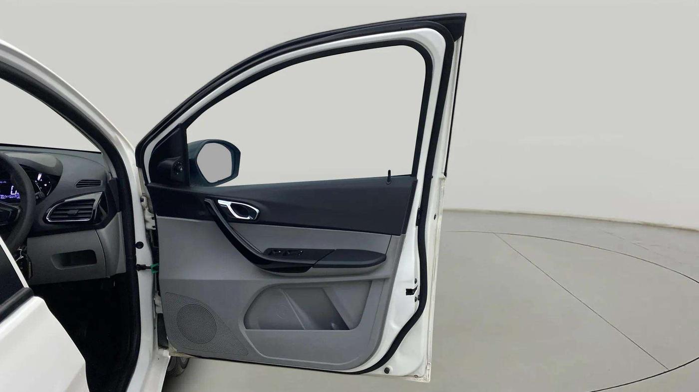 2020 Tata Tiago XZA PLUS DUAL TONE PETROL, Petrol, Automatic, 38,277 km, RHS Front Door