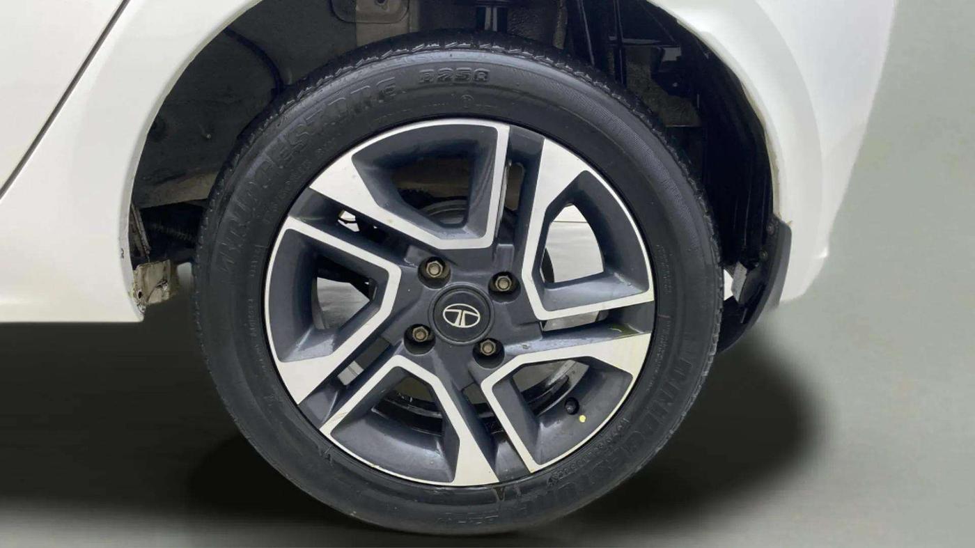 2020 Tata Tiago XZA PLUS DUAL TONE PETROL, Petrol, Automatic, 38,277 km, Left Rear Wheel