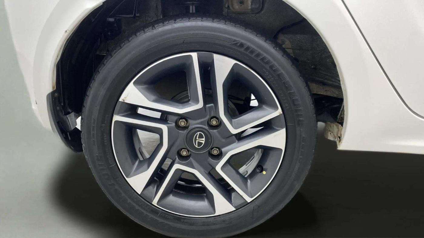2020 Tata Tiago XZA PLUS DUAL TONE PETROL, Petrol, Automatic, 38,277 km, Right Rear Wheel