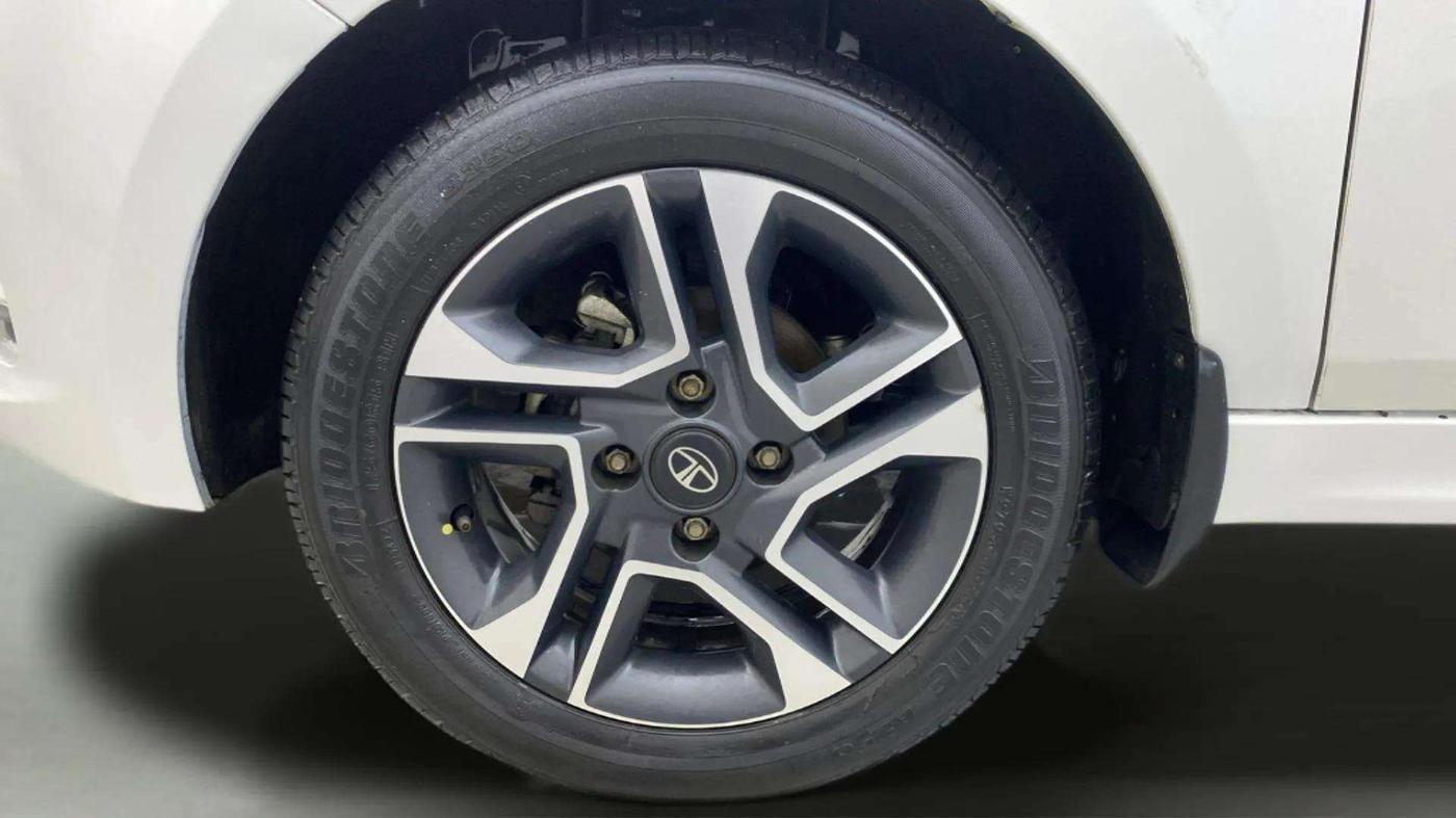 2020 Tata Tiago XZA PLUS DUAL TONE PETROL, Petrol, Automatic, 38,277 km, Left Front Wheel