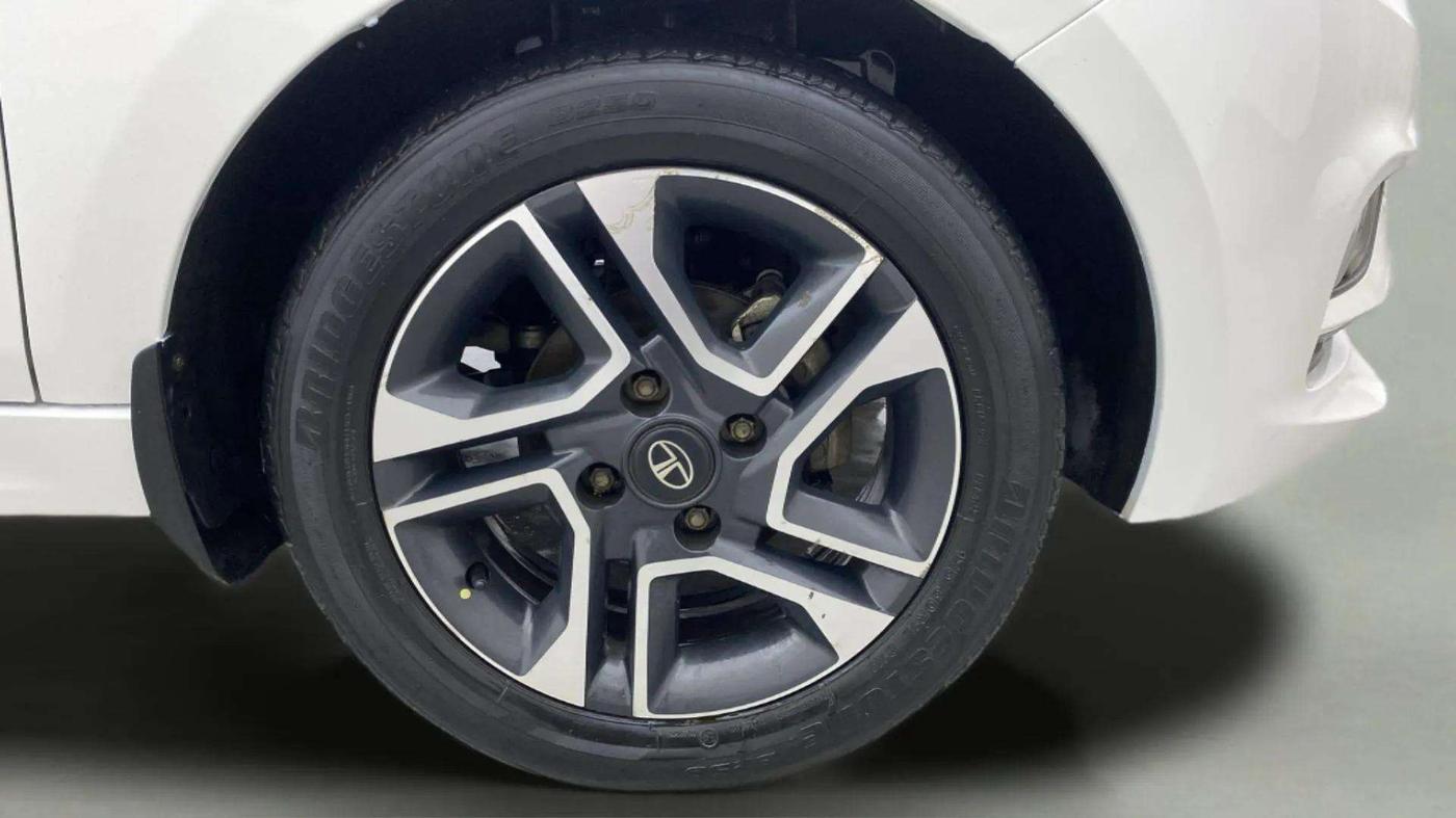 2020 Tata Tiago XZA PLUS DUAL TONE PETROL, Petrol, Automatic, 38,277 km, Right Front Wheel