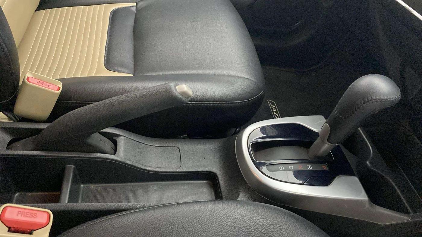2018 Honda Jazz 1.2L I-VTEC V AT, Petrol, Automatic, 41,474 km, Gear Lever
