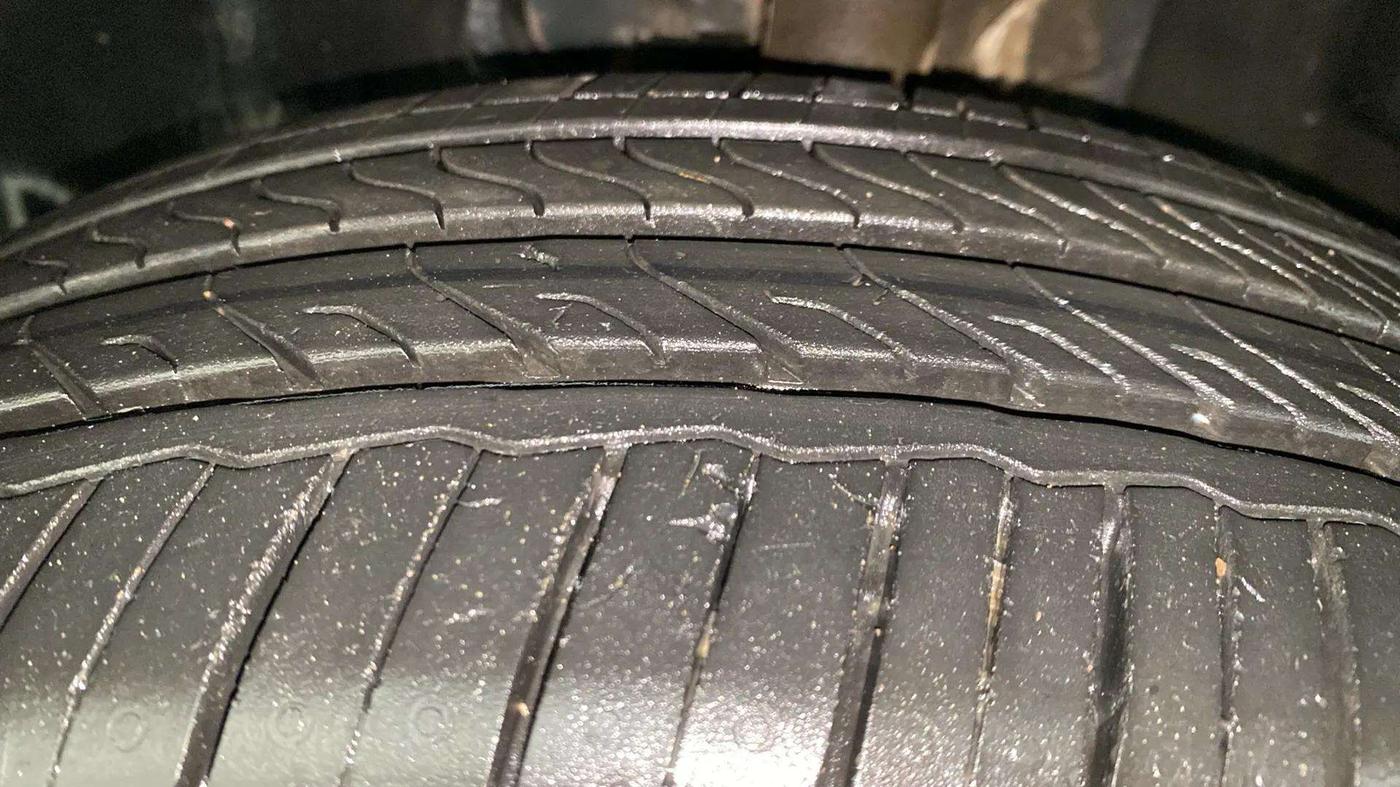 2023 Tata ALTROZ XM PLUS SUNROOF CNG, CNG, Manual, 34,777 km, Left Front Tyre Tread