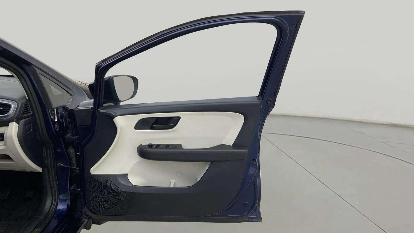 2023 Tata ALTROZ XM PLUS SUNROOF CNG, CNG, Manual, 34,777 km, RHS Front Door