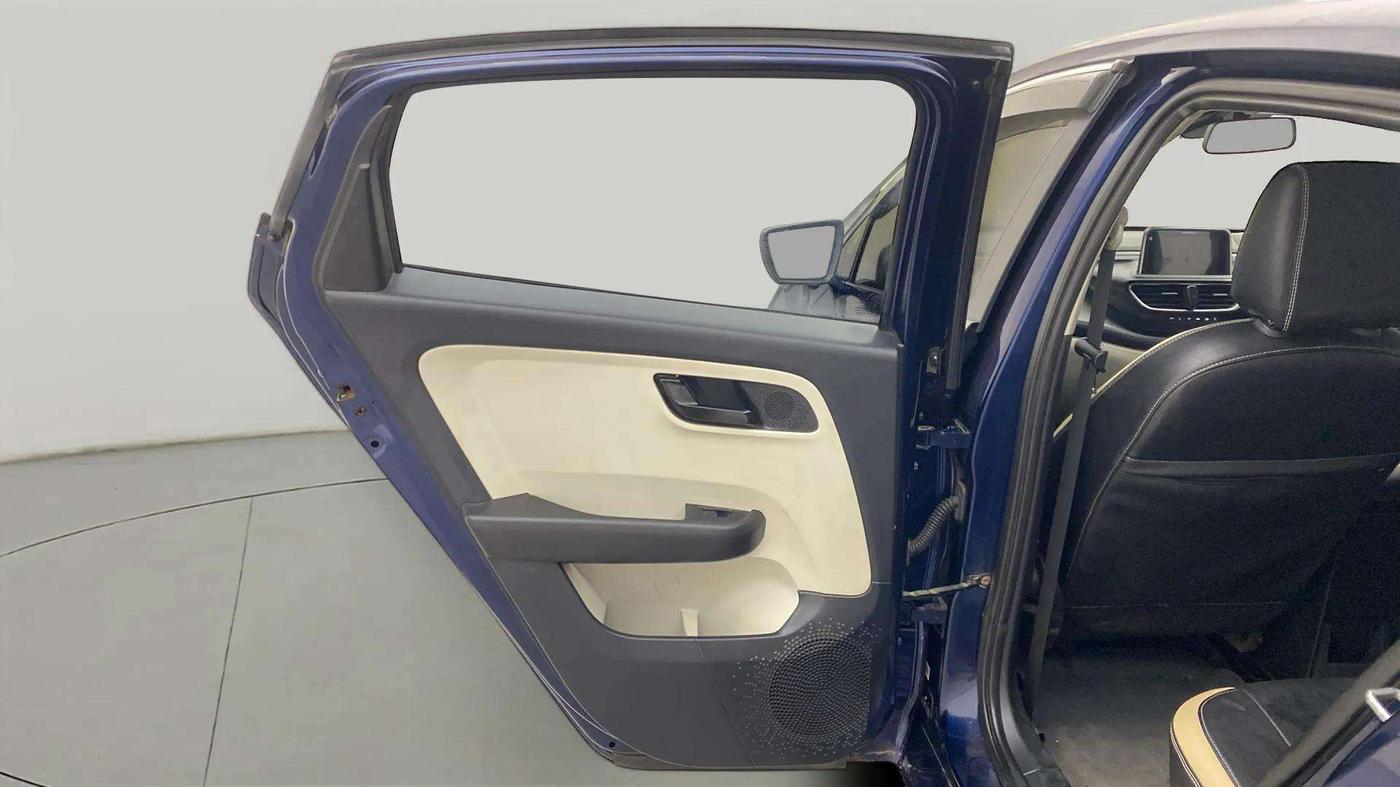 2023 Tata ALTROZ XM PLUS SUNROOF CNG, CNG, Manual, 34,777 km, LHS Rear Door