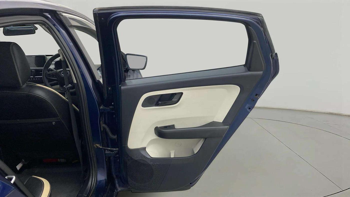 2023 Tata ALTROZ XM PLUS SUNROOF CNG, CNG, Manual, 34,777 km, RHS Rear Door
