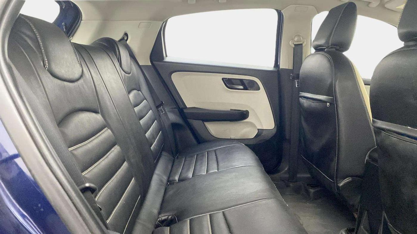 2023 Tata ALTROZ XM PLUS SUNROOF CNG, CNG, Manual, 34,777 km, Right Side Rear Door Cabin