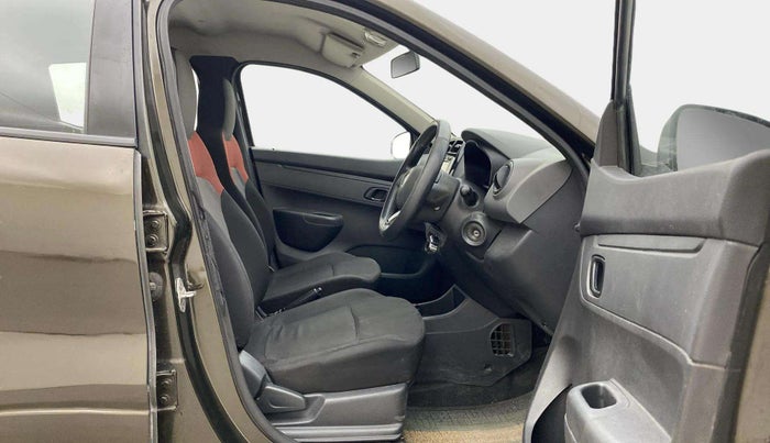2016 Renault Kwid RXT 1.0 AMT (O), Petrol, Automatic, 57,461 km, Right Side Front Door Cabin