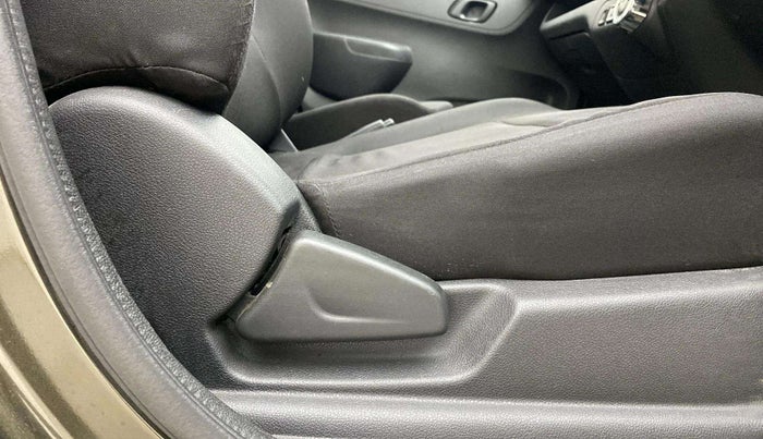 2016 Renault Kwid RXT 1.0 AMT (O), Petrol, Automatic, 57,461 km, Driver Side Adjustment Panel