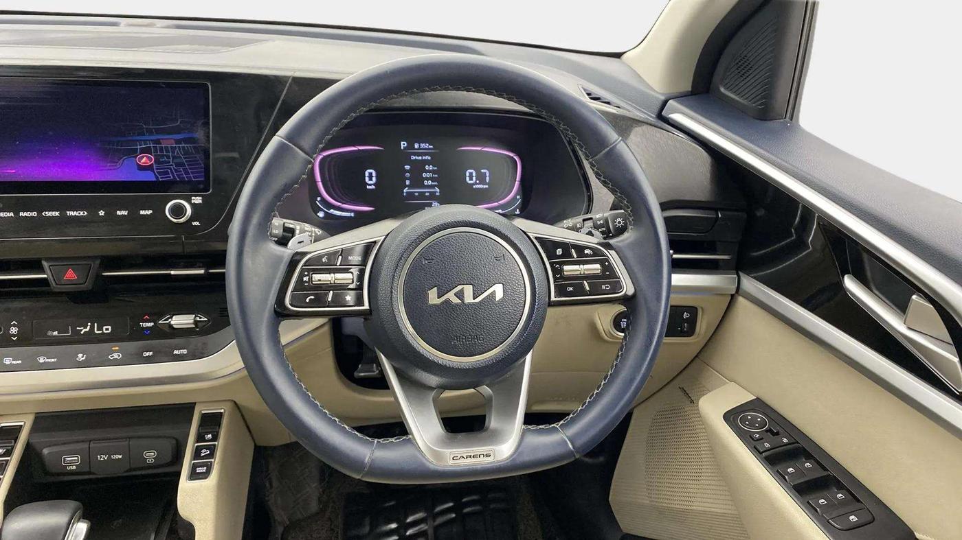 2022 KIA CARENS LUXURY PLUS 1.5 DIESEL AT 6 STR, Diesel, Automatic, 37,323 km, Steering Wheel Close Up