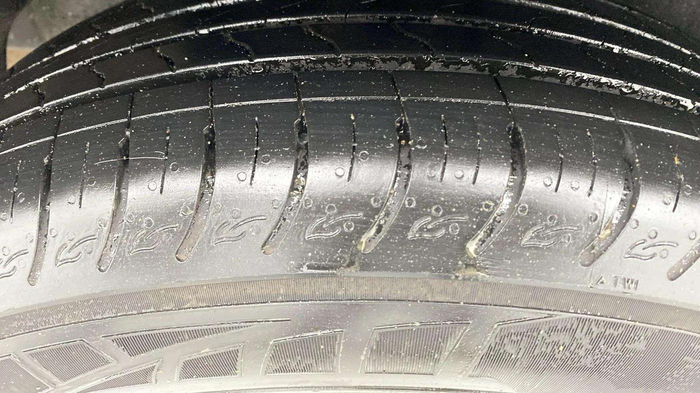 2022 KIA CARENS LUXURY PLUS 1.5 DIESEL AT 6 STR, Diesel, Automatic, 37,323 km, Right Rear Tyre Tread
