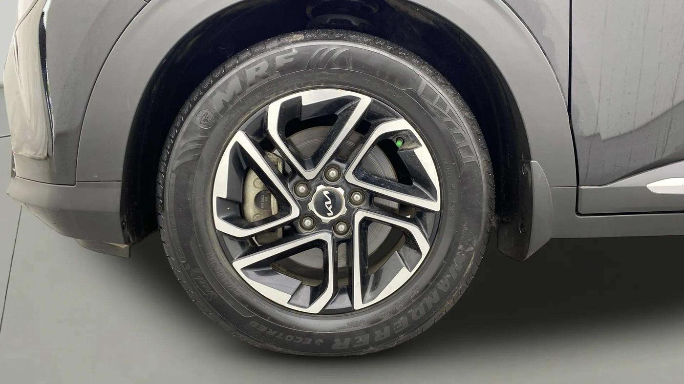 2022 KIA CARENS LUXURY PLUS 1.5 DIESEL AT 6 STR, Diesel, Automatic, 37,323 km, Left Front Wheel
