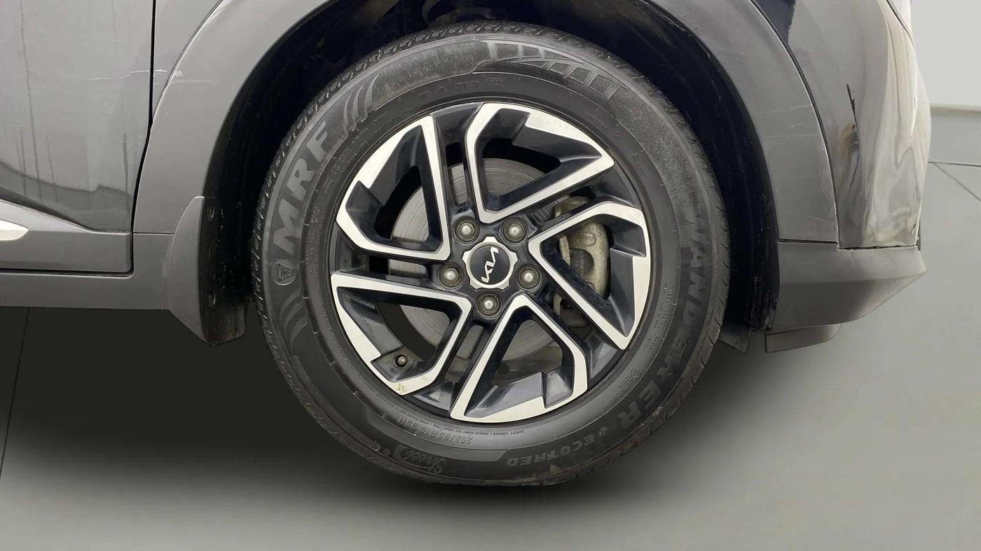 2022 KIA CARENS LUXURY PLUS 1.5 DIESEL AT 6 STR, Diesel, Automatic, 37,323 km, Right Front Wheel