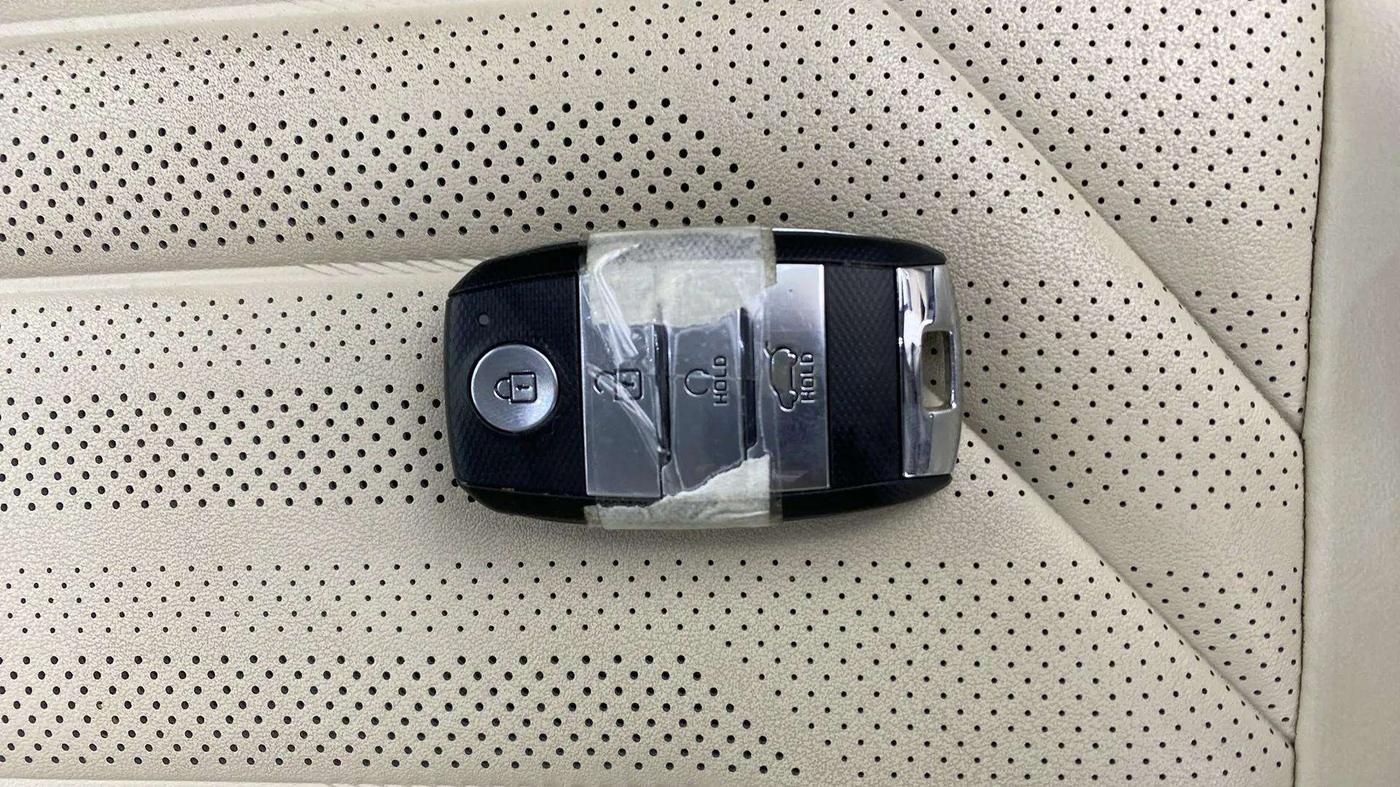 2022 KIA CARENS LUXURY PLUS 1.5 DIESEL AT 6 STR, Diesel, Automatic, 37,323 km, Key Close Up