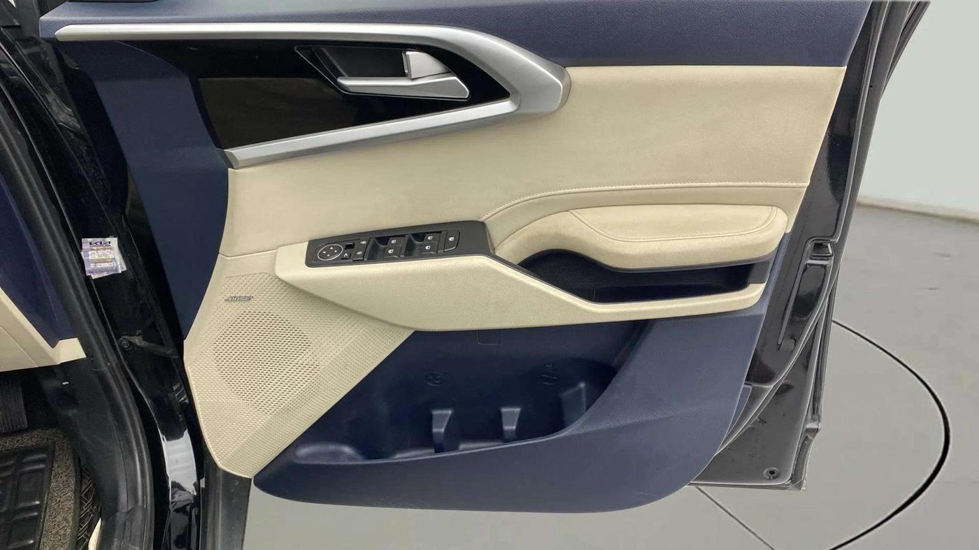 2022 KIA CARENS LUXURY PLUS 1.5 DIESEL AT 6 STR, Diesel, Automatic, 37,323 km, Driver Side Door Panels Control