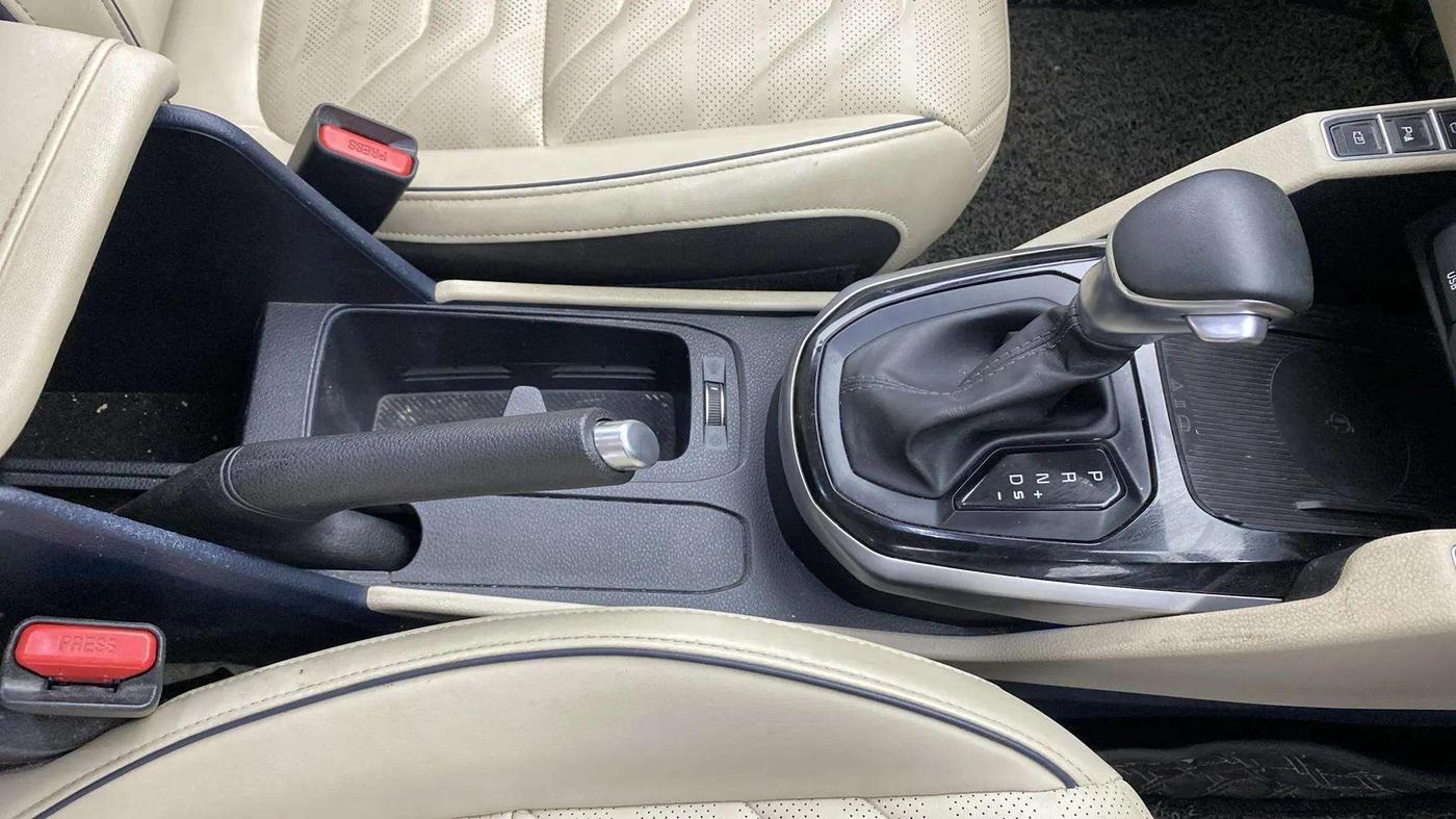 2022 KIA CARENS LUXURY PLUS 1.5 DIESEL AT 6 STR, Diesel, Automatic, 37,323 km, Gear Lever