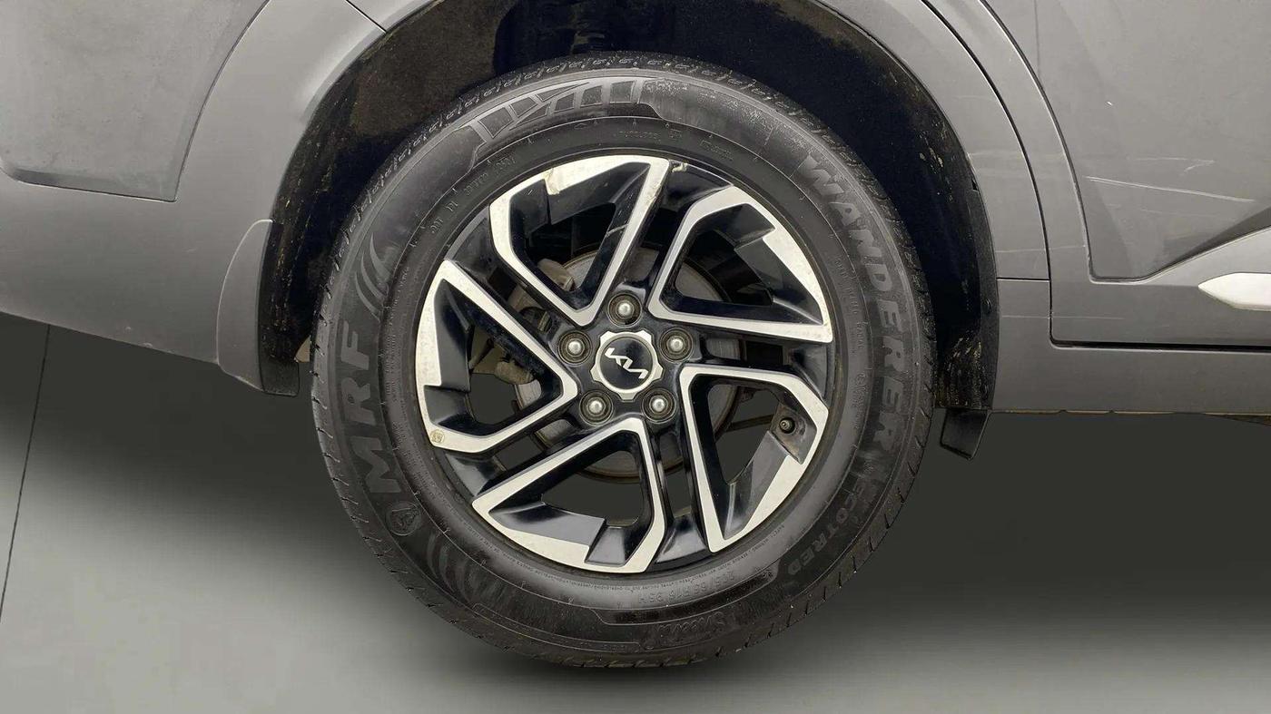 2022 KIA CARENS LUXURY PLUS 1.5 DIESEL AT 6 STR, Diesel, Automatic, 37,323 km, Right Rear Wheel