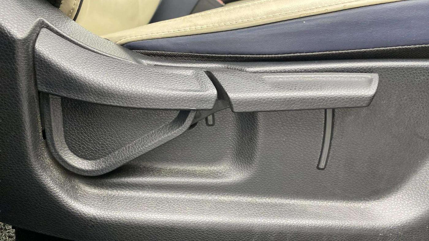 2022 KIA CARENS LUXURY PLUS 1.5 DIESEL AT 6 STR, Diesel, Automatic, 37,323 km, Driver Side Adjustment Panel
