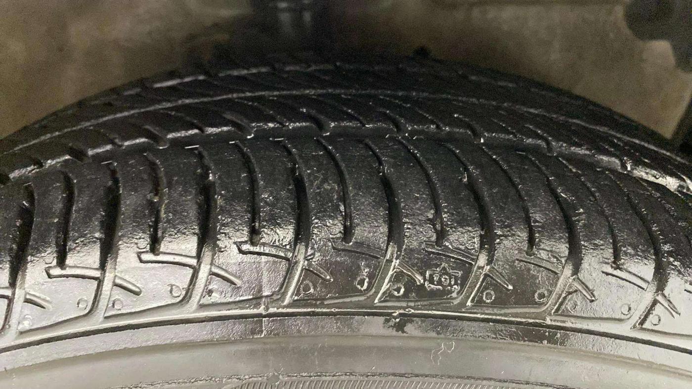2018 Maruti Celerio ZXI, CNG, Manual, 40,711 km, Right Front Tyre Tread