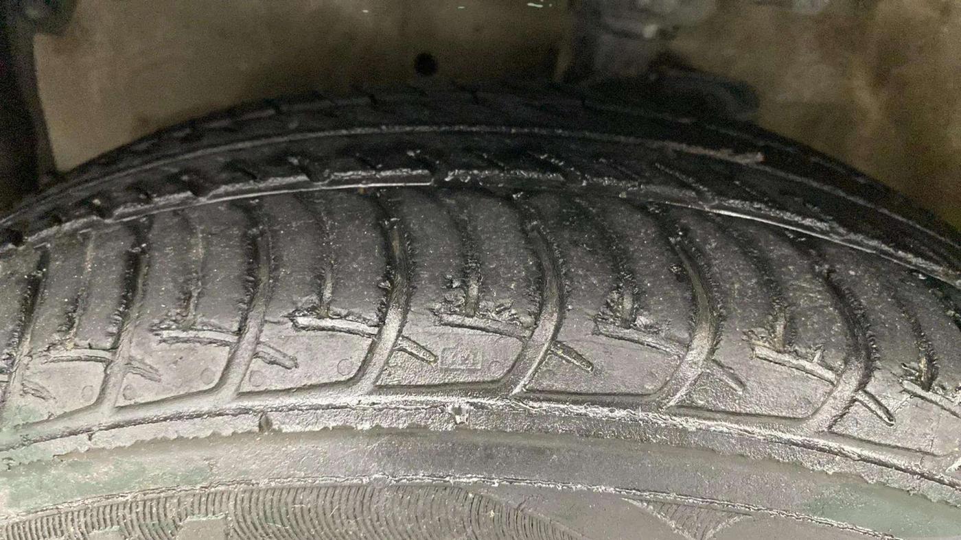 2018 Maruti Celerio ZXI, CNG, Manual, 40,711 km, Left Front Tyre Tread