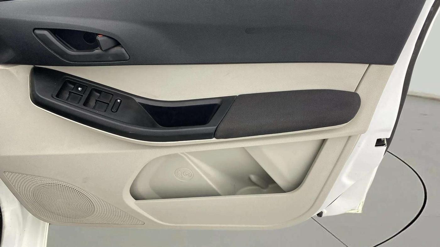 2024 Tata TIGOR  XZA CNG, CNG, Automatic, 16,140 km, Driver Side Door Panels Control