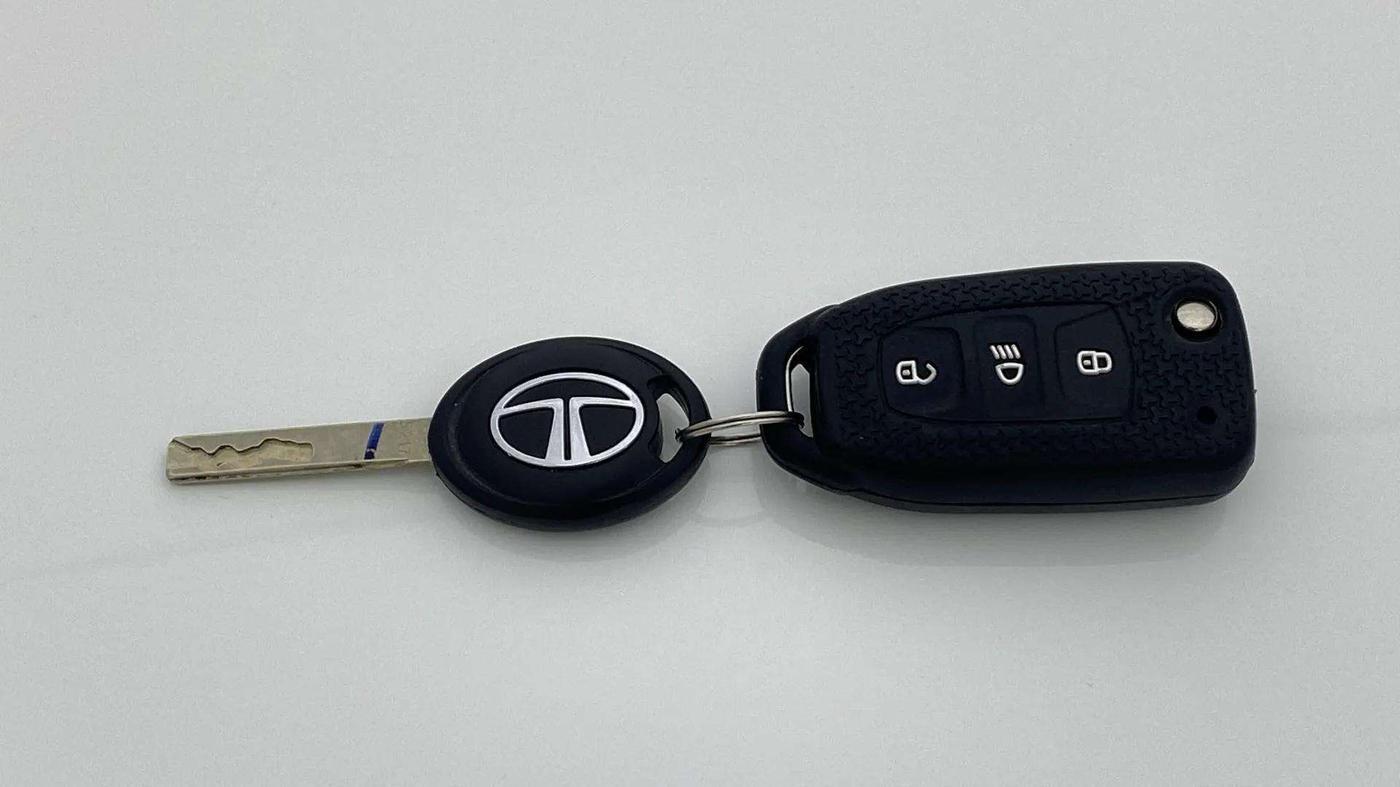 2024 Tata TIGOR  XZA CNG, CNG, Automatic, 16,140 km, Key Close Up