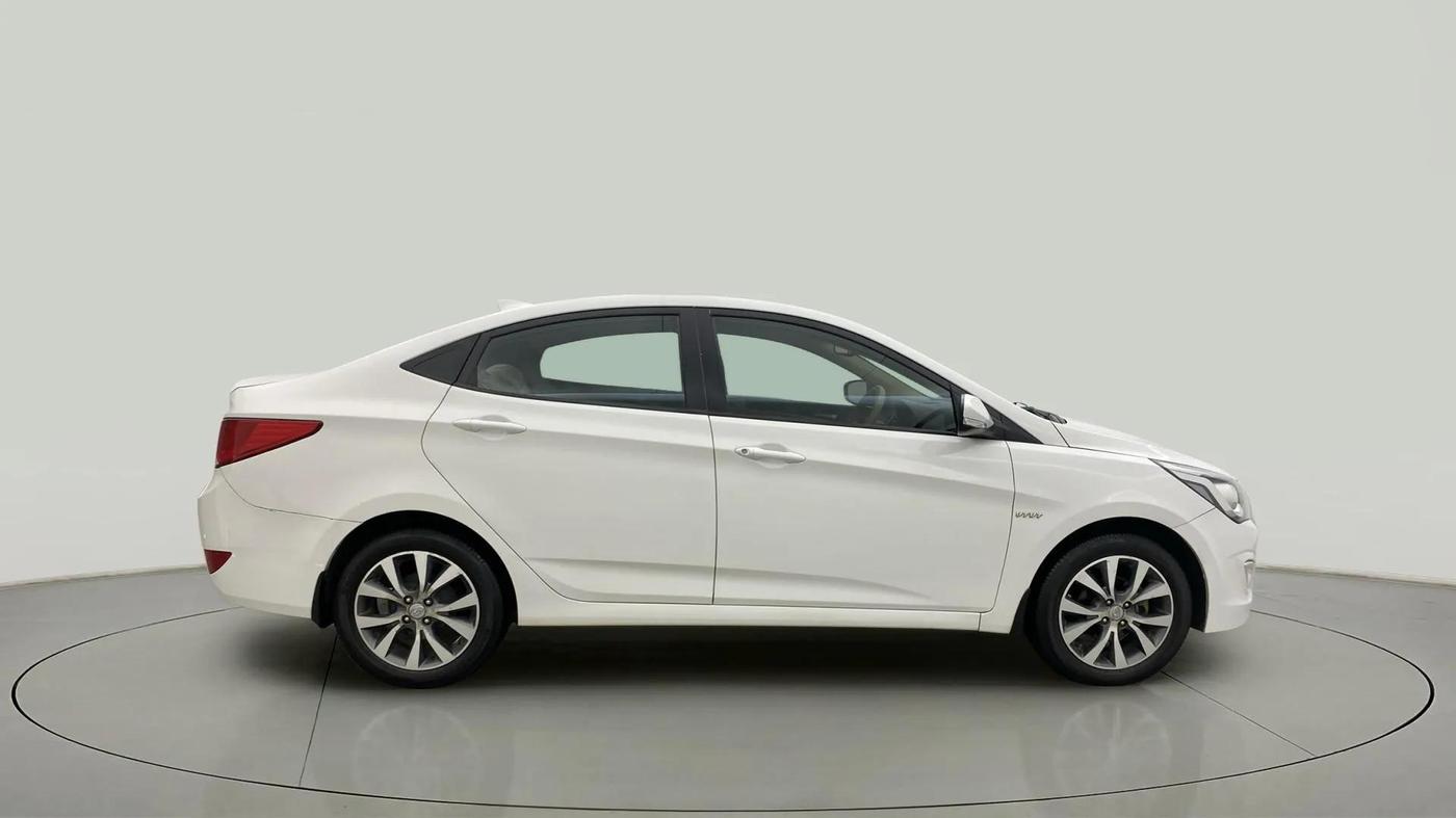 2017 Hyundai Verna 1.6 VTVT SX, Petrol, Manual, 61,279 km, Right Side View
