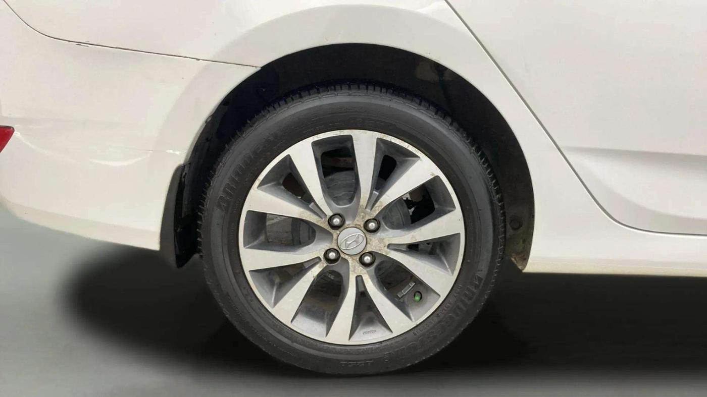 2017 Hyundai Verna 1.6 VTVT SX, Petrol, Manual, 61,279 km, Right Rear Wheel