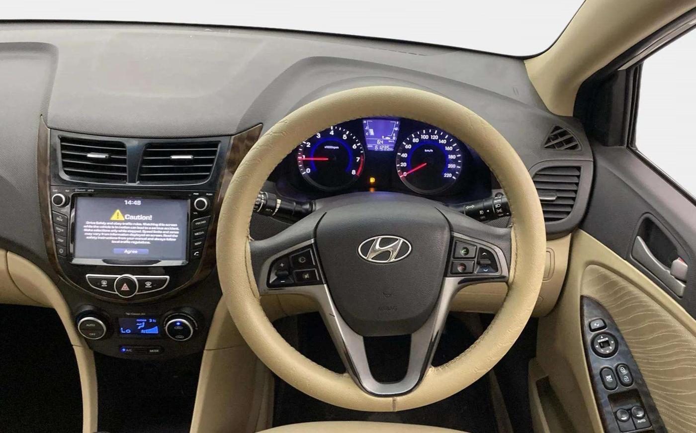 2017 Hyundai Verna 1.6 VTVT SX, Petrol, Manual, 61,279 km, Steering Wheel Close Up