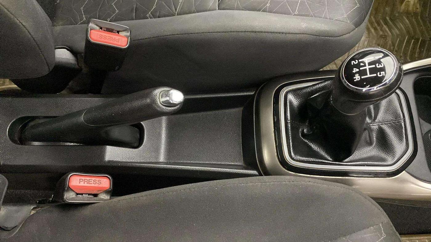 2017 Maruti IGNIS ALPHA 1.2, Petrol, Manual, 81,666 km, Gear Lever