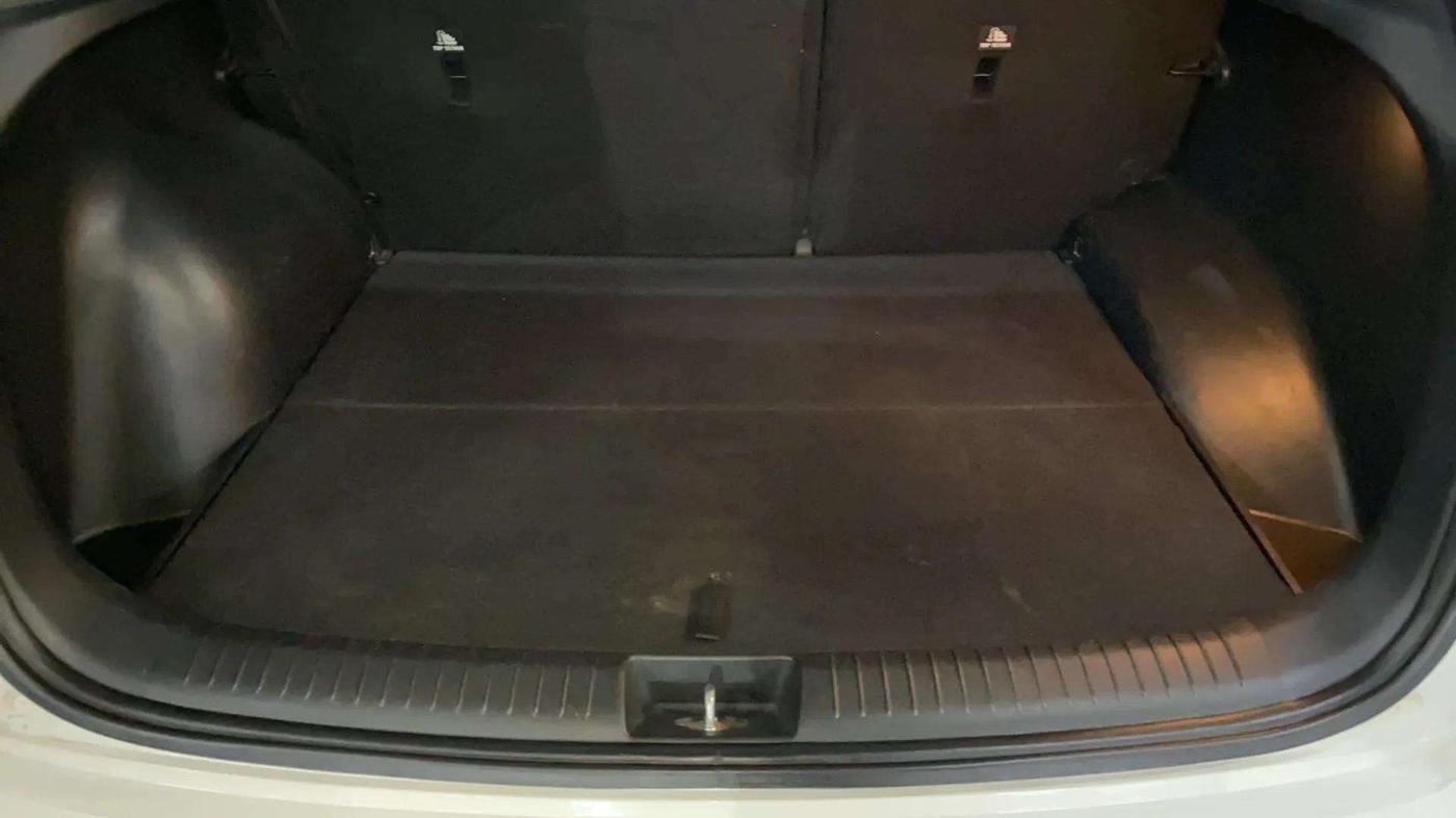 2017 Hyundai Creta SX PLUS AT 1.6 PETROL, Petrol, Automatic, 95,011 km, Boot Inside