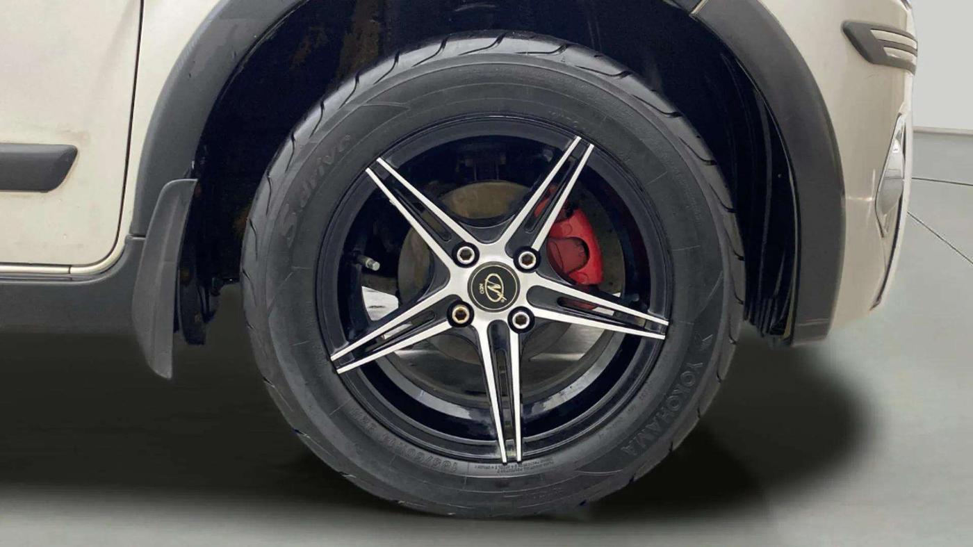 2019 Maruti New Wagon-R ZXI 1.2 AMT, Petrol, Automatic, 17,762 km, Right Front Wheel